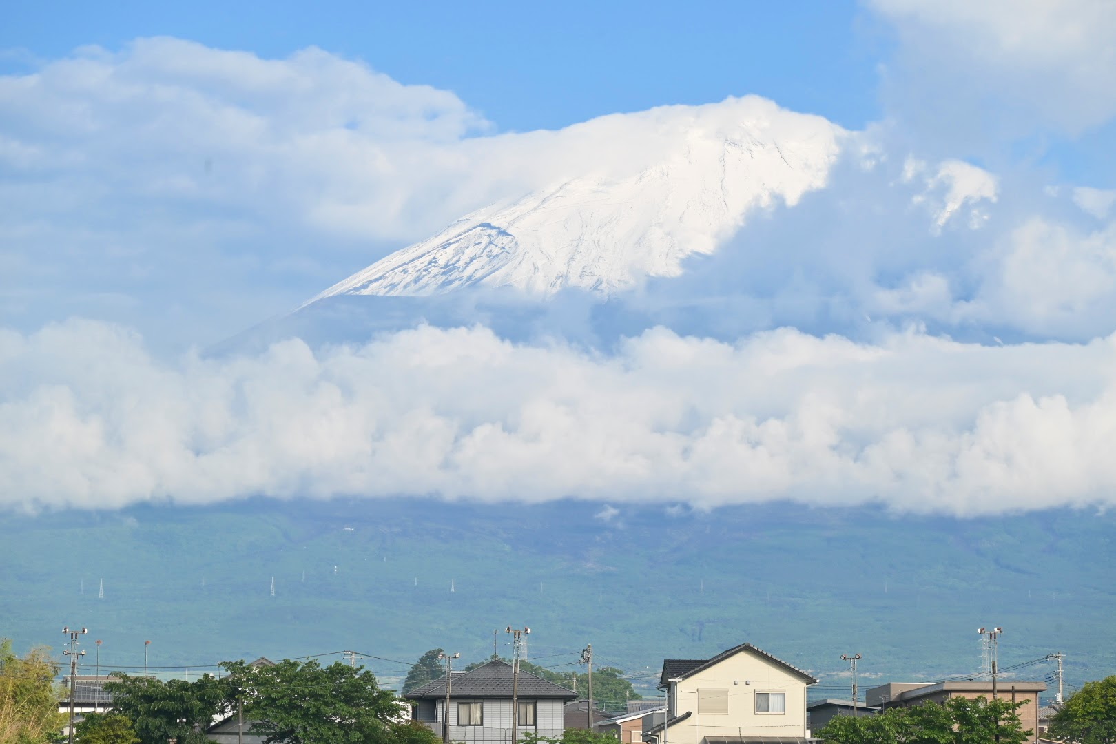 ６月でも富士山積雪・・・⁉